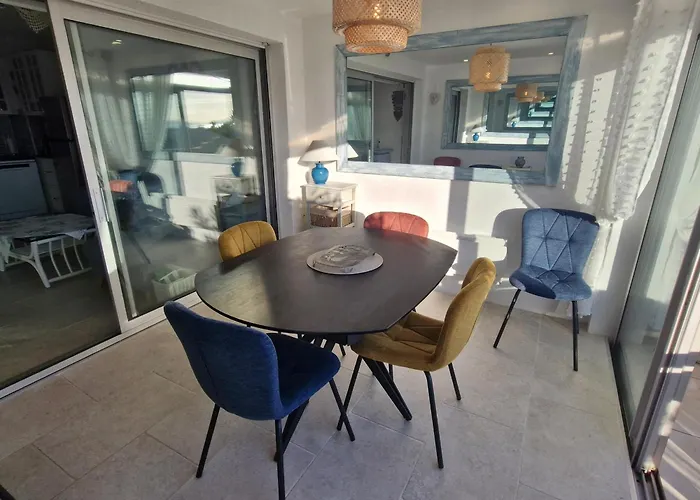 3 Pièces Climatisé Avec Piscine Et Parking Proche à - Fr-1-780-87